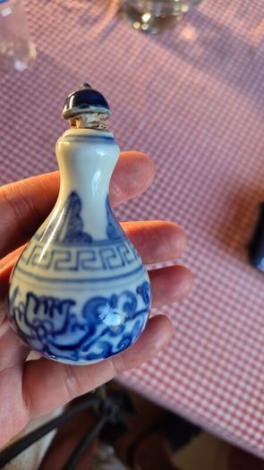 A,small blue-and-white porcelain scent bottle, snuff bottle, or miniature decorative flask