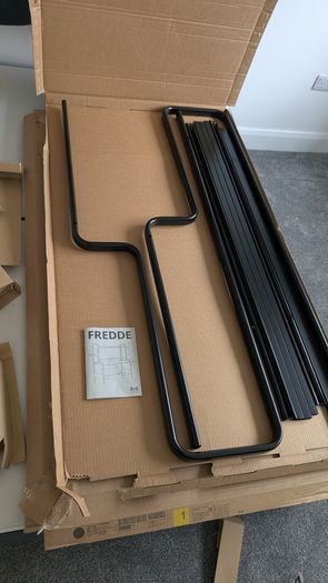 fredde gaming desk