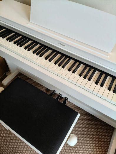 Piano Yamaha Arius YDP-163