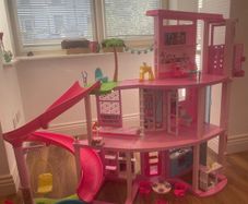 Barbie DreamHouse  Like New