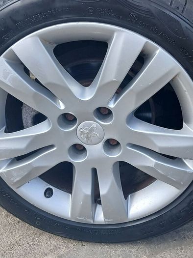 Peugeot 5008 2015.