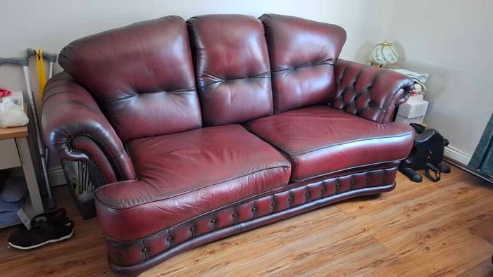 Leather Chesterfield 3 piece suite ( 3-2-1 with sprung pullout bed)