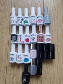 Nail kit lamp and polishes