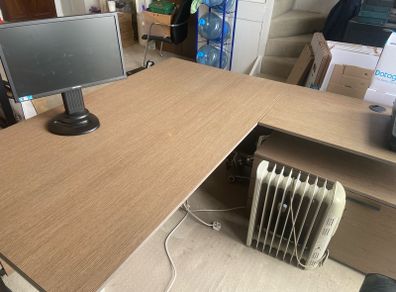 FREE Large offers desk. Need gone asap