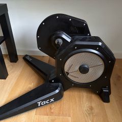 Tacx Flux S Smart Trainer indoor cycling