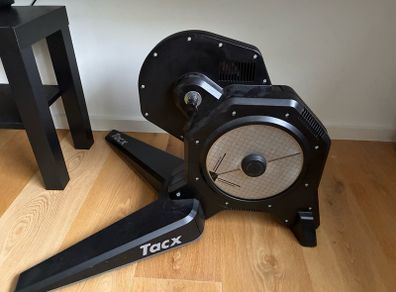 Tacx Flux S Smart Trainer indoor cycling