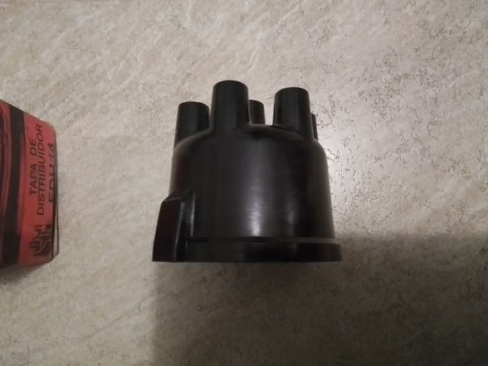 Ford Zephyr/ Zodiac/ Capri Distributor Cap.