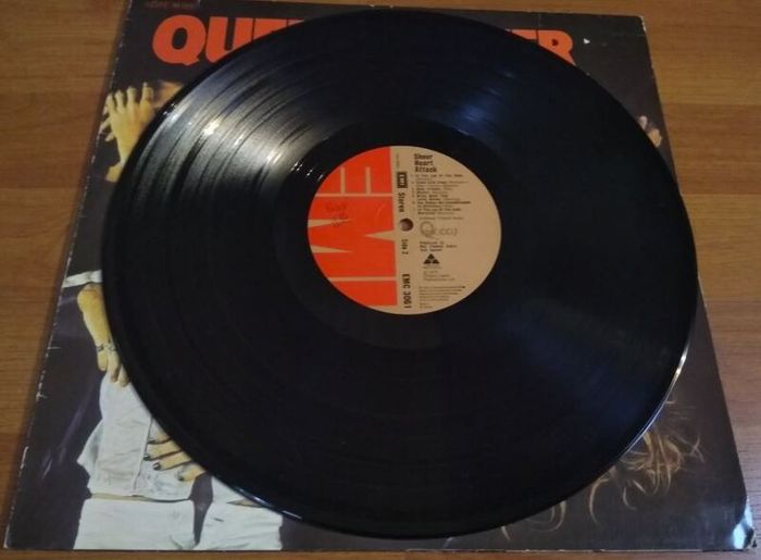 lP Vinil - Queen. 9 Albums + 2 Solo albums. In good condition.