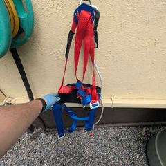 Fall arrest harness