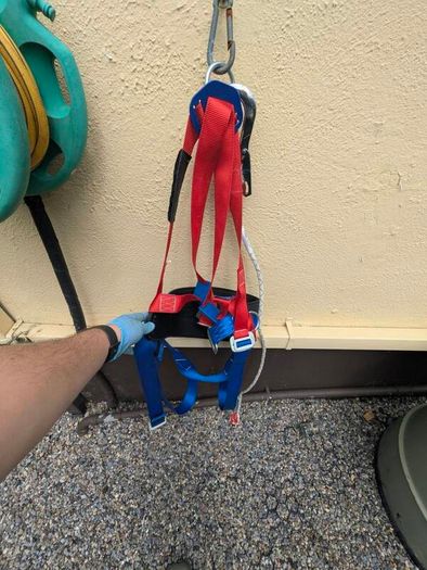 Fall arrest harness