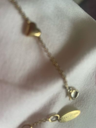 A pretty gold bracelet