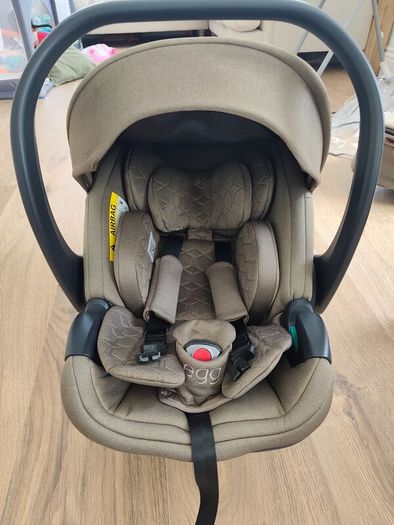 Egg 3 full travel system inc. car seat and base
