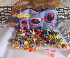 littlest pet shop (LPS) Bundle!! 45 pets and little lovin' pet playhouse!