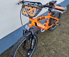Boy's bike 20 inch wheels (7-9 year old)