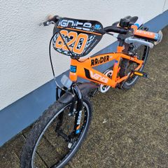 Boy's bike 20 inch wheels (7-9 year old)