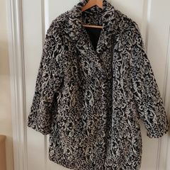 Barbara Lebek Ladies coat Size UK 22