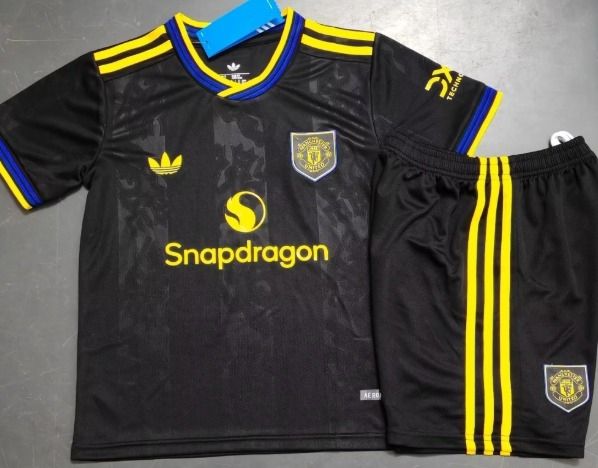 Man united away kid sizes season 25/26
