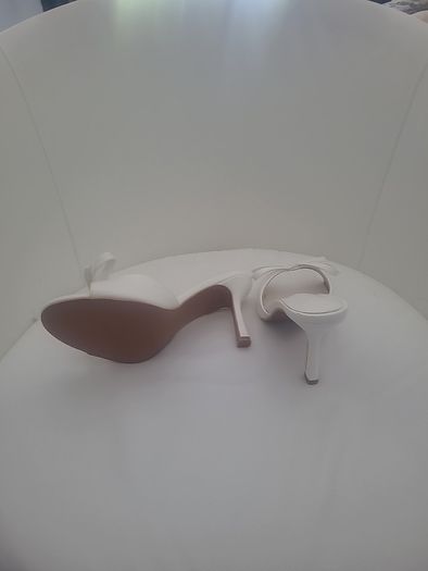 White bow heels