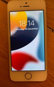 Apple iPhone SE Gold 32GB Sim Free in Brand New Condition
