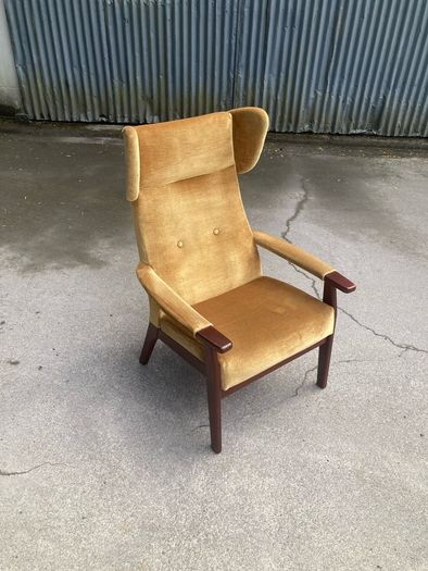Parker Knoll PK1071 Wingback Armchair - Warehouse and Showroom Open Saturday  8th August 12 till 4pm Eircode R95T227