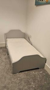 Toddler bed