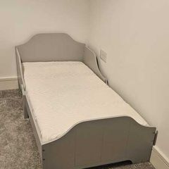 Toddler bed