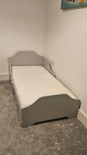 Toddler bed