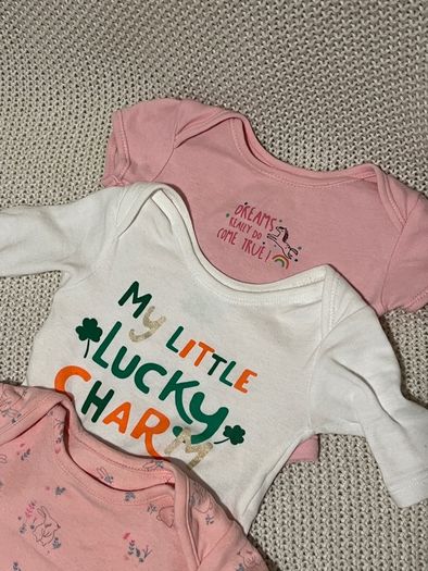 9 baby bodysuits 0-3 monts