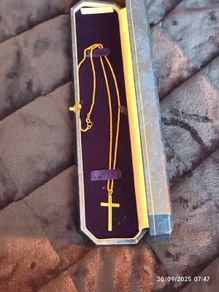 9ct gold cross and chain