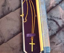 9ct gold cross and chain