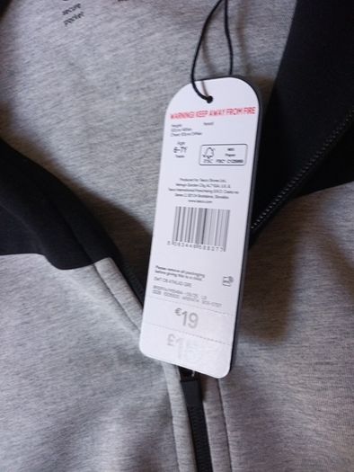 F&F Active Techsport Zip-Up  Hoodie.  Age : 6 -7  Years.   B.N.W.T