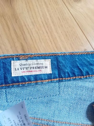 ladies jeans LEVI 501 size 26 28