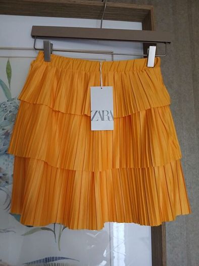 Zara pleated skirt bnwt Postage included