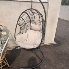 egg chair