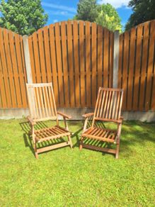 2 Deck Chairs