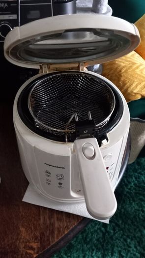 Morphy Richards Deep Fat Fryer.