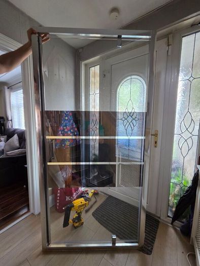 Beloya shower frame