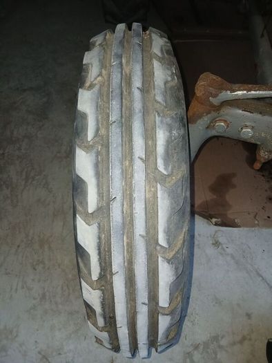 Tractor tyre mf 135 front wheel. 7.5 x 16 swap for 6.0 x 16