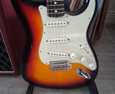 Fender Made in Japan Traditional ii  60s Stratocaster