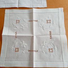 Antique linen mats