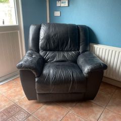 Recliner armchair
