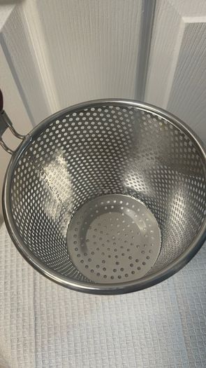 colander food strainer with wooden hook handle