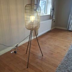 Tripod lamp