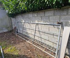 Gate