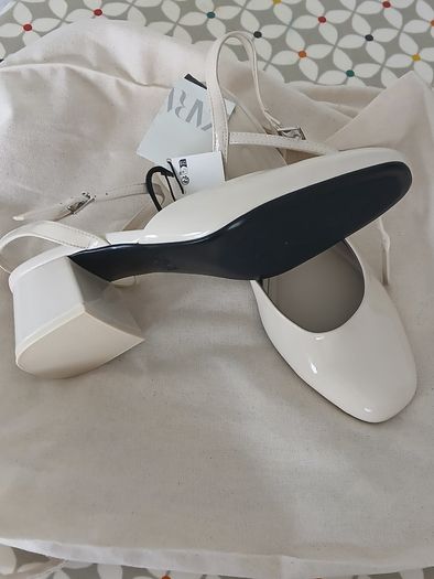 Cream sandals brand new size 41