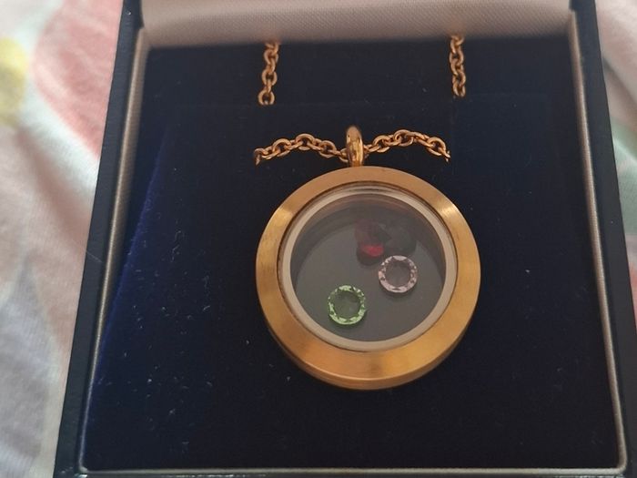 Floating glass pendant