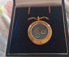 Floating glass pendant