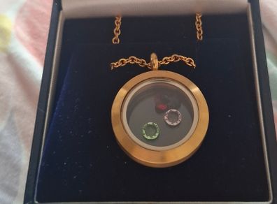 Floating glass pendant