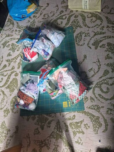 cutting mat and fabric bags x 8