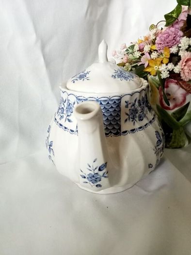 Myott Melody Teapot